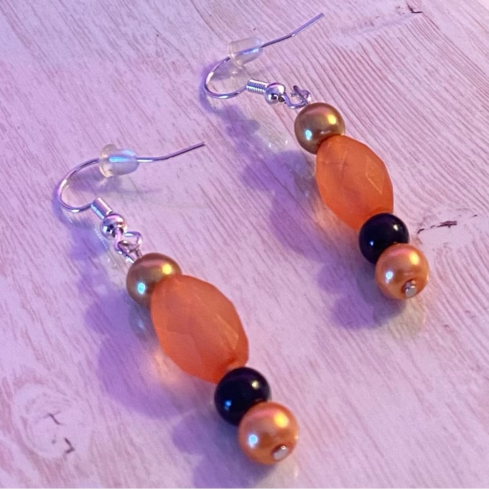 Orange earring - Picture 6 of 7